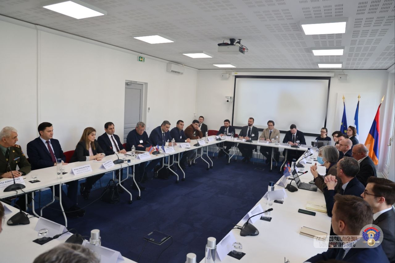 Քննարկվել են ՀՀ ՊՆ-ի և ֆրանսիական ռազմական արդյունաբերության ձեռնարկությունների միջև համագործակցությանն առնչվող հարցեր
