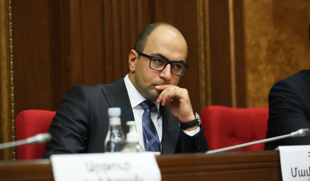 Այնպիսի խրոխտ դեմքով են հողեր հանձնում՝ նախանձելս գալիս է․ Հայկ Մամիջանյան