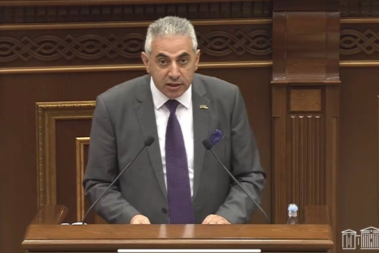 Կարևոր չէ, թե ինչ տեքստով պետք է երդվի Նիկոլ Փաշինյանը, մեկ է՝ երդմնազանց է լինելու. Էդգար Ղազարյան
