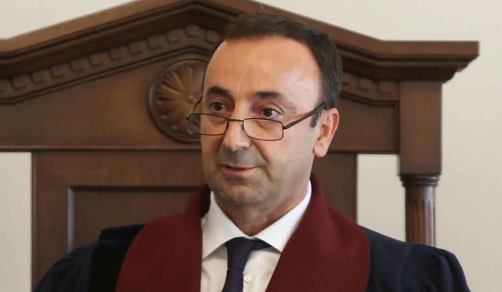 Հրայր Թովմասյանը Փաշինյանից հերքում չստանալու դեպքում կդիմի դատարան