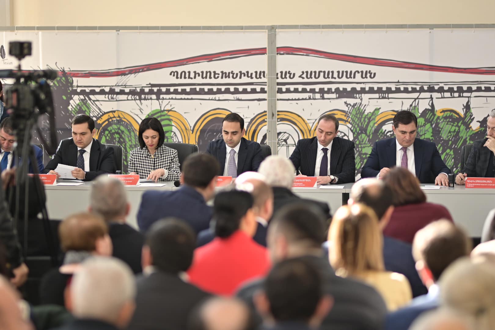 Ավինյանը մասնակցել է Հայաստանի ազգային պոլիտեխնիկական համալսարանի հիմնադրման 90-ամյակին նվիրված հատուկ ծրարի մարման արարողությանը