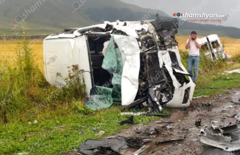 Արագածոտնում բախվել են «Nissan Elgrand»-ը և «Ford Transit»-ը․ կան վիրավnրներ