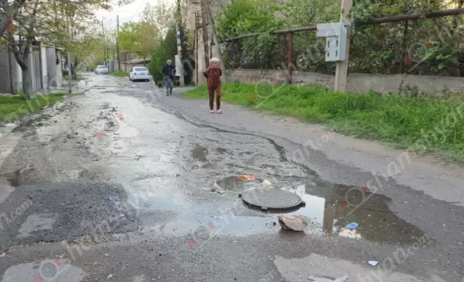 Գարշահոտ իրավիճակ Նուբարաշենում․ դիտահորից 2 օր է՝ կեղտաջուրը մի քանի կմ հոսում է՝ լցվելով բնակիչների ավտոտնակներ ու նկուղներ
