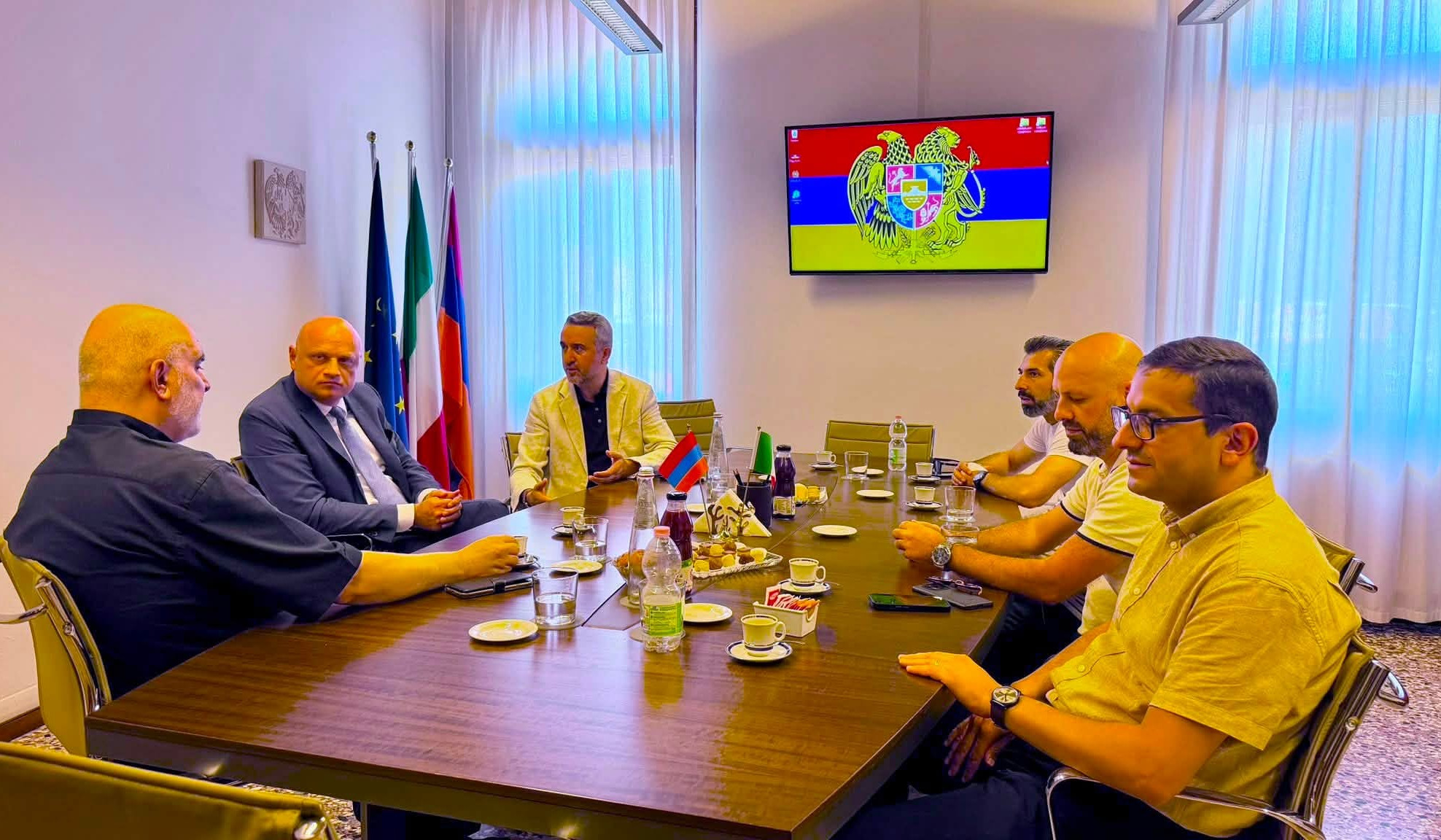 Մատենադարանի պատվիրակությունն այցելել է Վենետիկում Հայաստանի պատվո հյուպատոսություն