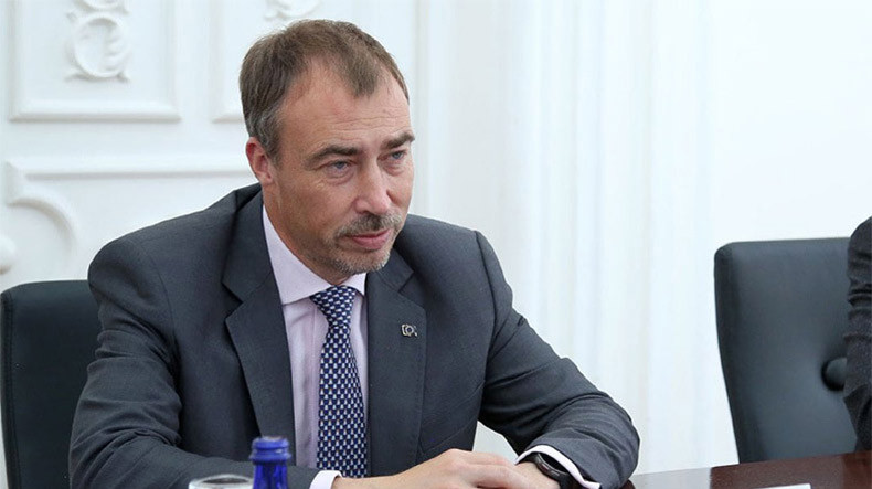 Դուք անտարբեր հետևում եք, թե ինչպես է Ադրբեջանի արյունարբու բռնապետությունը ոչնչացնում Արցախը․ թուրք լրագրողը՝ Կլաարին