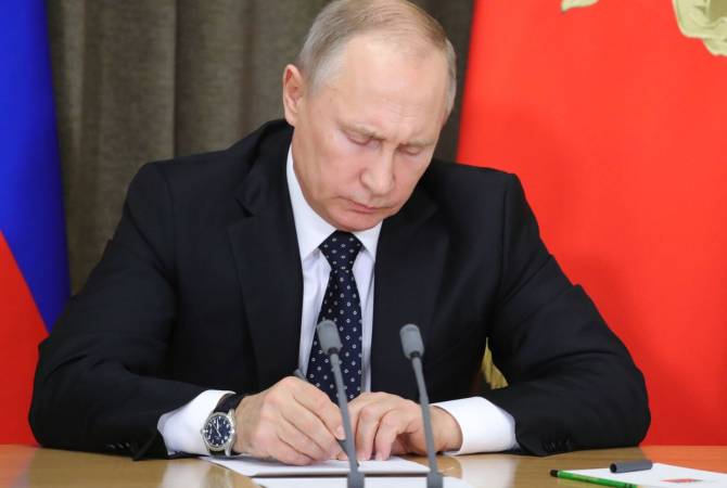 Պուտինը ստորագրել է օրենք, որը թույլ է տալիս քաղաքացիներին կալանքի տակ պահել 30 օրով՝ ռազմական դրության ռեժիմը խախտելու համար