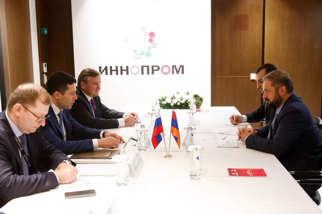 Գևորգ Պապոյանը և ՌԴ արդյունաբերության և առևտրի նախարարը քննարկել են երկու երկրների միջև առևտրատնտեսական հարաբերությունների ընթացիկ զարգացումները