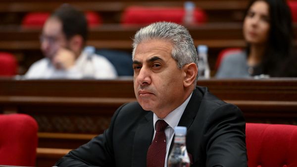 Առաջարկում եմ COP17-ը նվիրվի Գագիկ Ծառուկյանի սատկшծ առյուծի հիշատակին. Ղազարյան