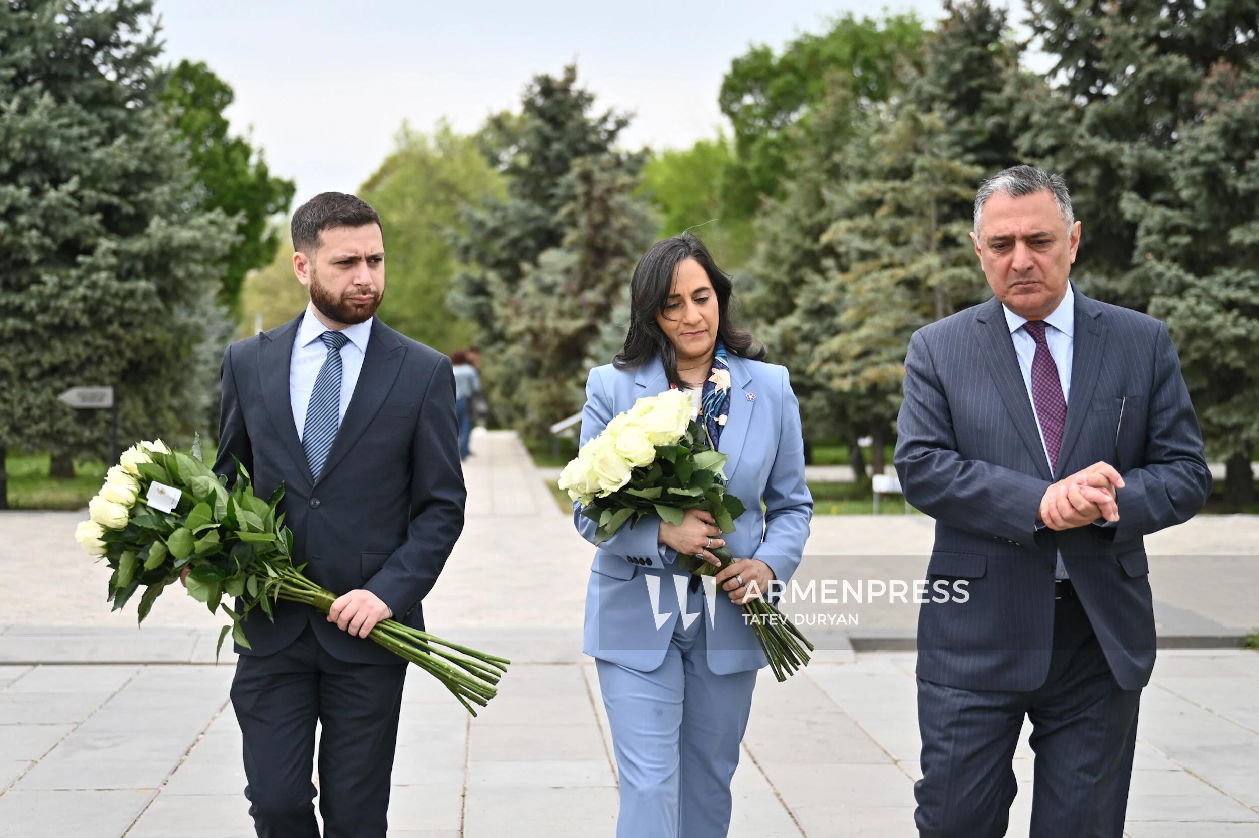 Կանադայի ԱԳ նախարար Անիտա Անանդն այցելեց Հայոց ցեղասպանության հուշահամալիր