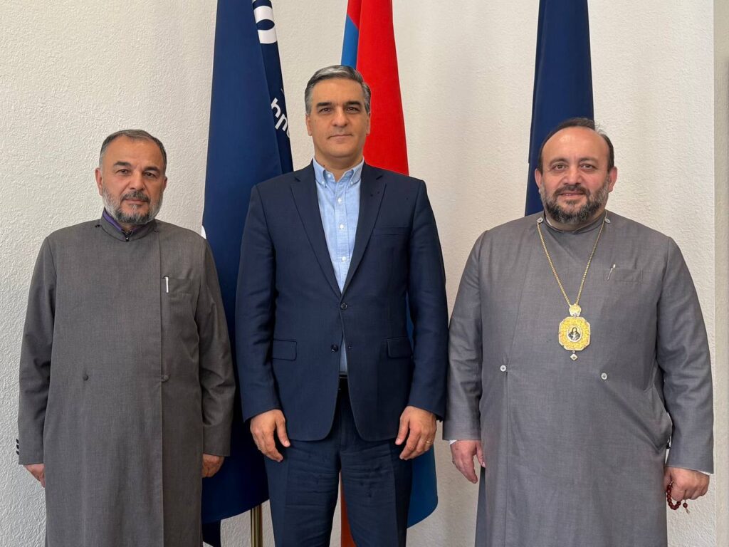 Թաթոյանը և Արցախի թեմի առաջնորդը քննարկել են Սյունիքում ստեղծված վիճակը, հայ գերիների վերադարձի հարցը