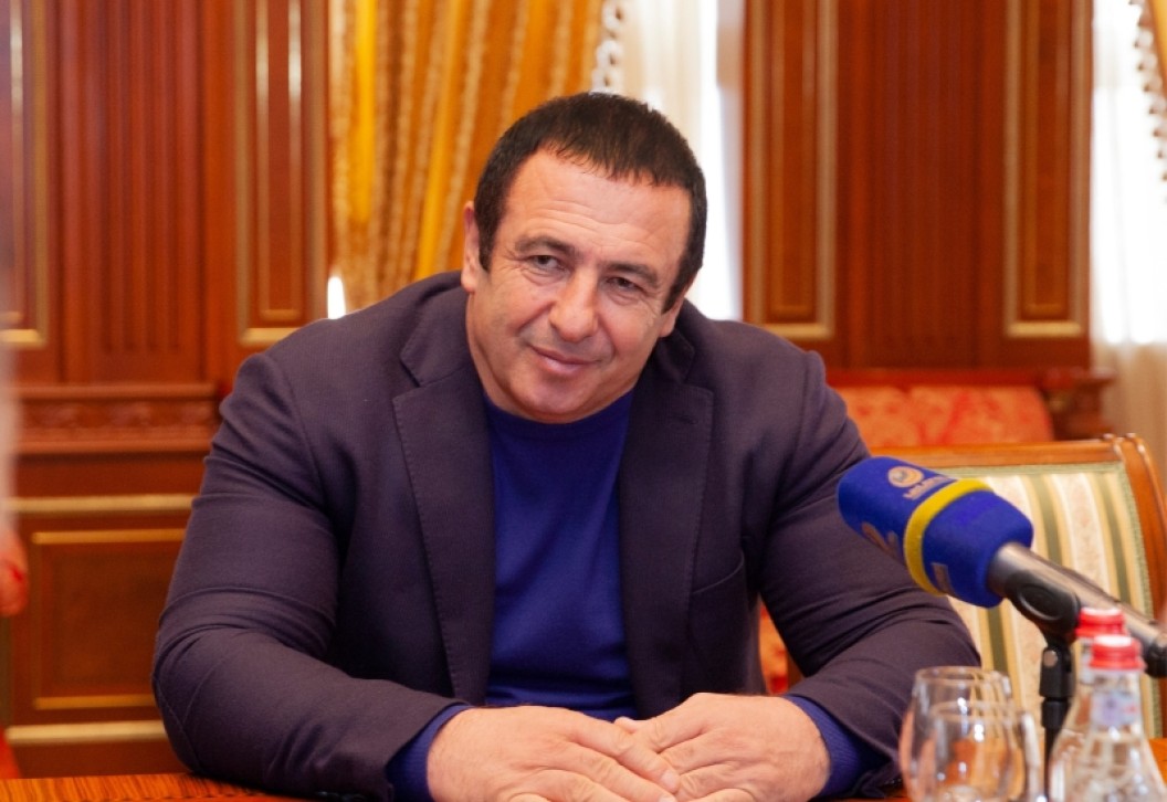 Գիշերը Գագիկ Ծառուկյանին ՔԿ-ից տարել են դատարան