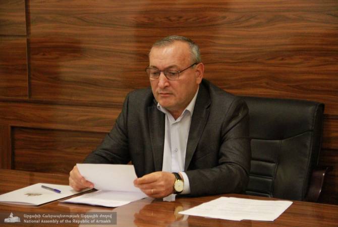 Արցախի խորհրդարանի ղեկավար Արթուր Թովմասյանն աշխատանքային խորհրդակցություն է հրավիրել