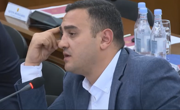 Չենք իմանալու, թե ով է մեղավոր քաղաքում այսքան շատ փոսերի առկայության համար. ավագանու անդամ
