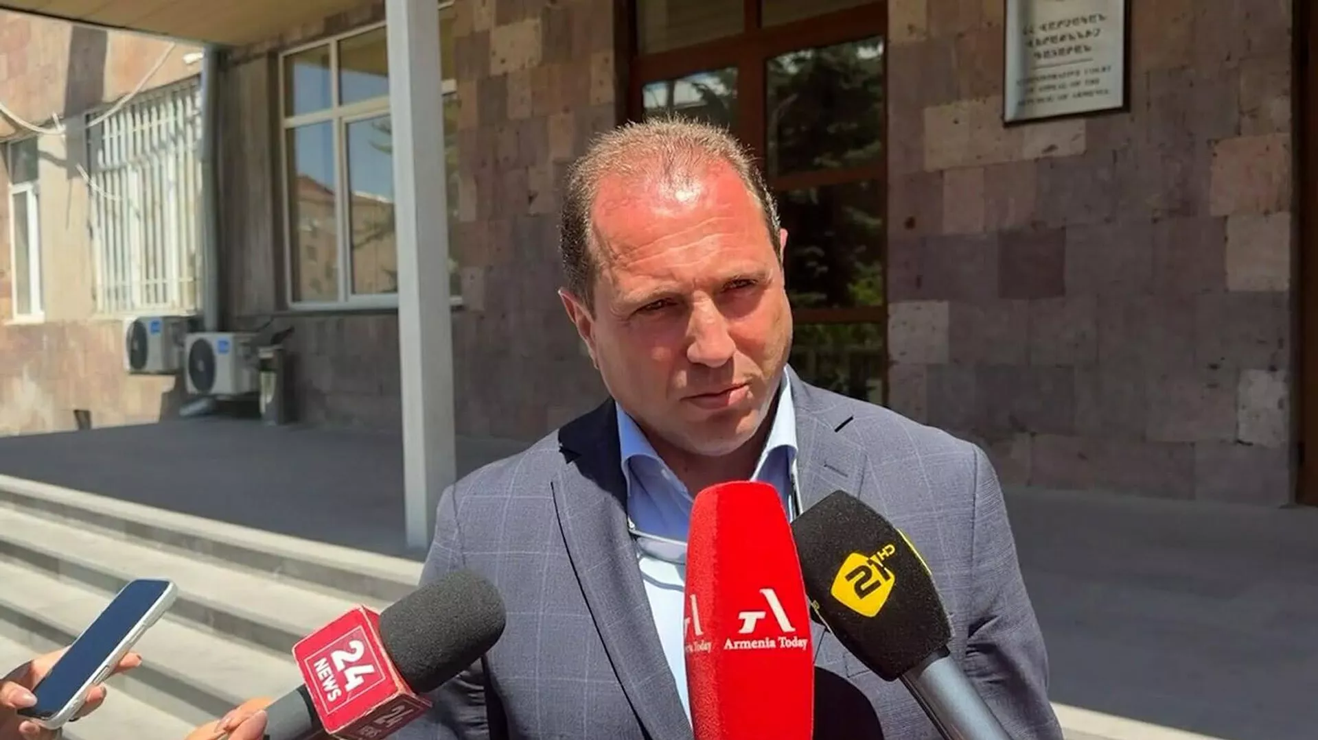 Ես ասե՞լ եմ ՀԱՊԿ-ից դուրս գալ․ Տոնոյանը հարցեր ունի Կարապետյանին ու Փաշինյանին