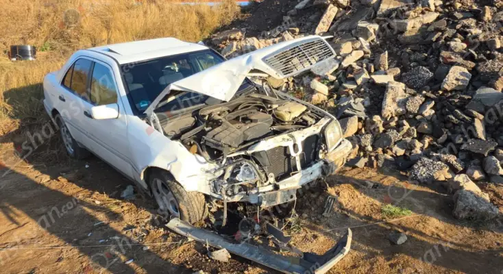 Չարենցավան-Ալափարս ճանապարհին բախվել են «Lada»-ն ու «Mercedes»-ը. վերջինը բախվել է քարերին, հայտնվել ձորակում, «Lada»-ն էլ բախվել է երկաթե արգելապատնեշին. կա վիրավոր